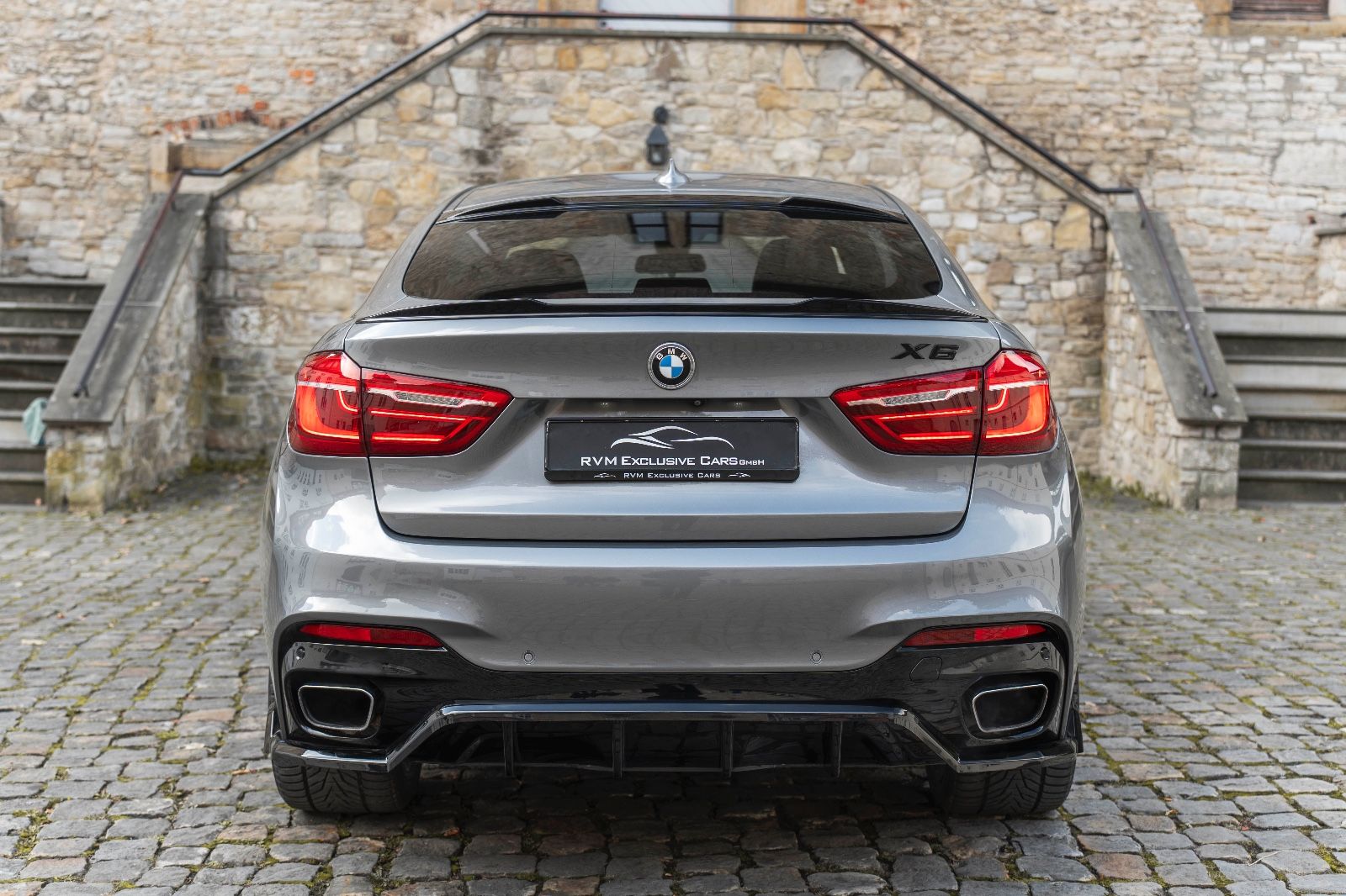 Fahrzeugabbildung BMW X6 xDrive50i M-SPORTPAKET ACC HUD LED 360° H&K