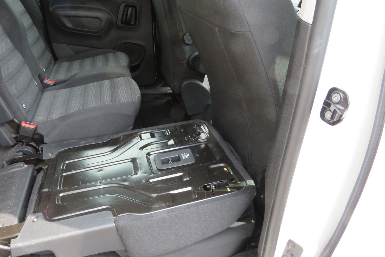 Fahrzeugabbildung Opel Combo Life E Edition NACI APP-CONNECT AHK 1.HD