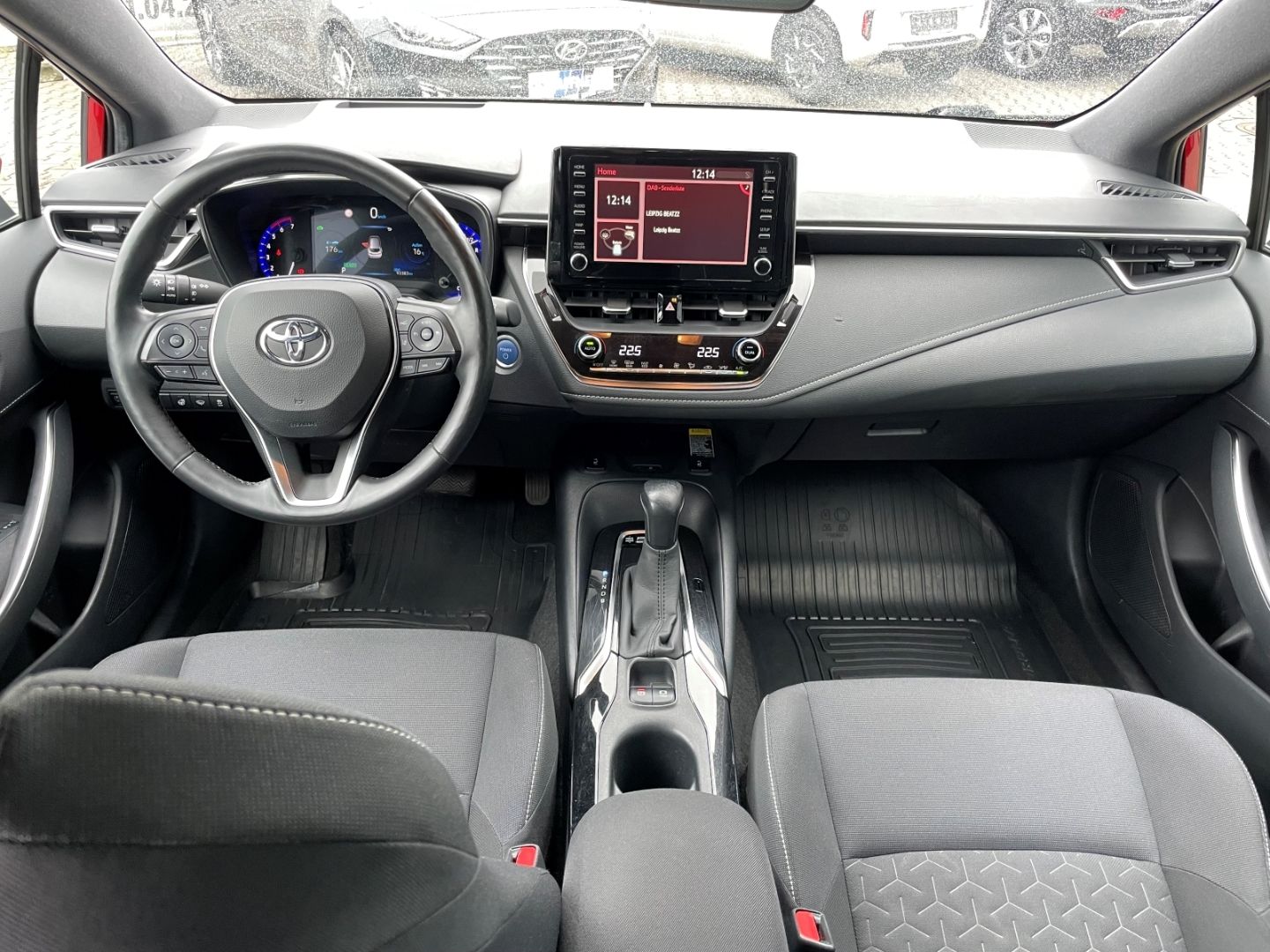 Fahrzeugabbildung Toyota Corolla Hybrid LED Verkehrszeichenerk HeadUpDis