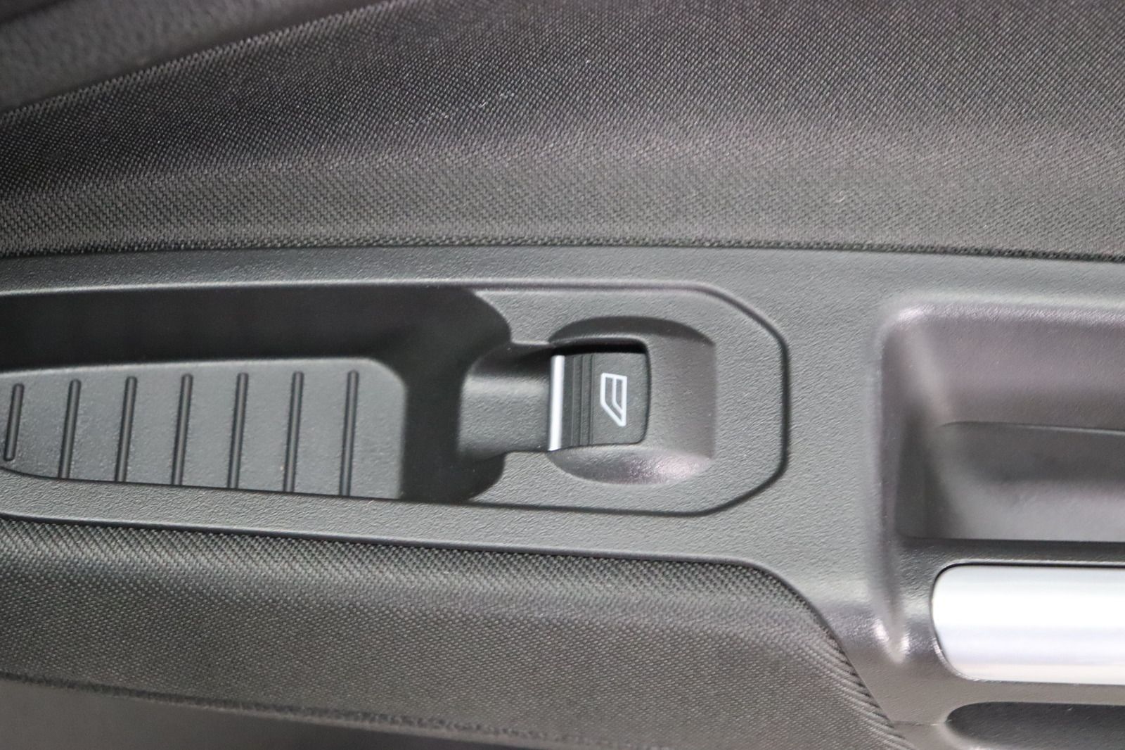 Fahrzeugabbildung Ford Grand C-Max 1.0 Cool & Connect * Navi * SHZ HU/A