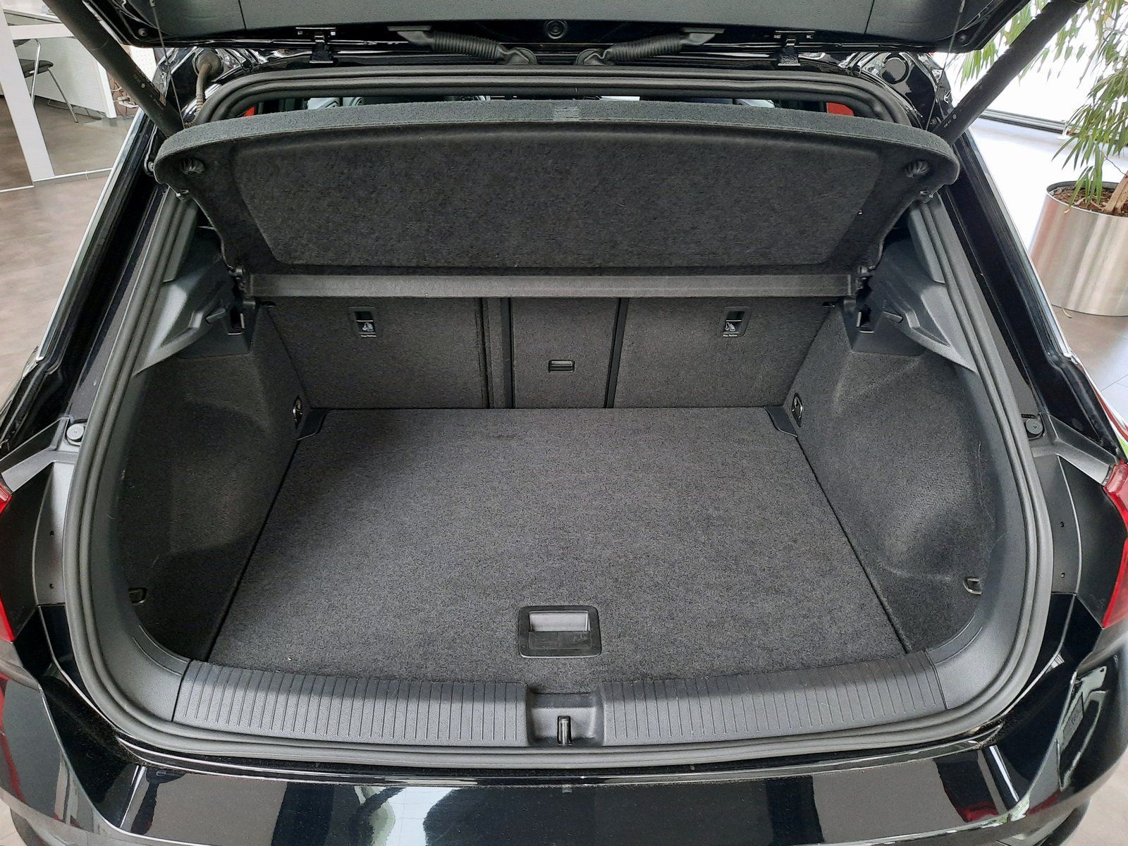 Fahrzeugabbildung Volkswagen T-Roc Sport TSI *Panodach*Navi*Cam*LED*ACC*App*
