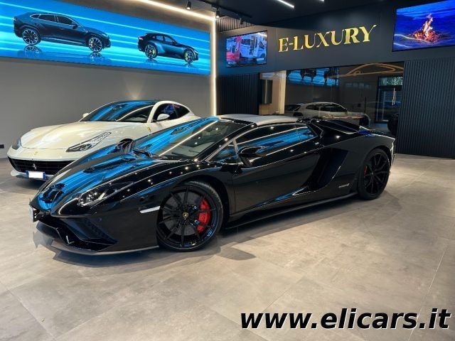 LAMBORGHINI Aventador