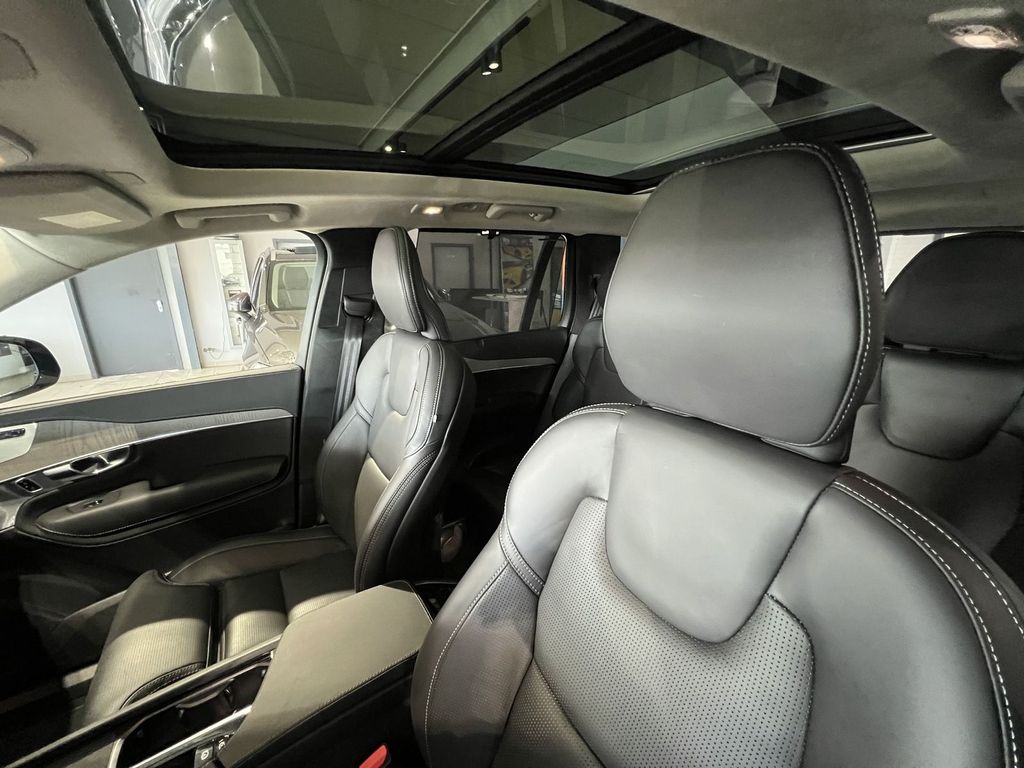 Volvo XC90 T8 Ultra Dark Recharge AWD B&W Massage 22''