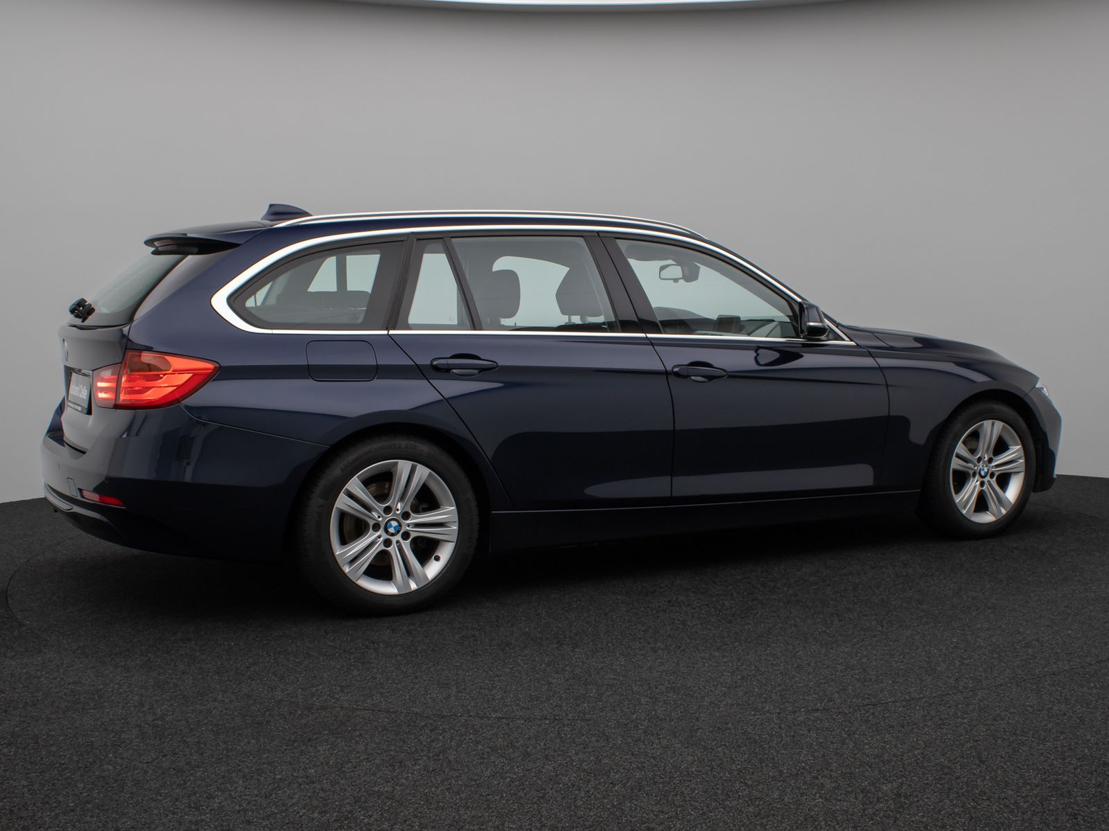 Fahrzeugabbildung BMW 320i Sport Line PDC Xenon AHK Geschwindigkeitsre