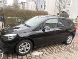BMW 218i Active Tourer 218i Advantage - BMW 2er Reihe mit Benzin-Antrieb: Limousine, Automatik