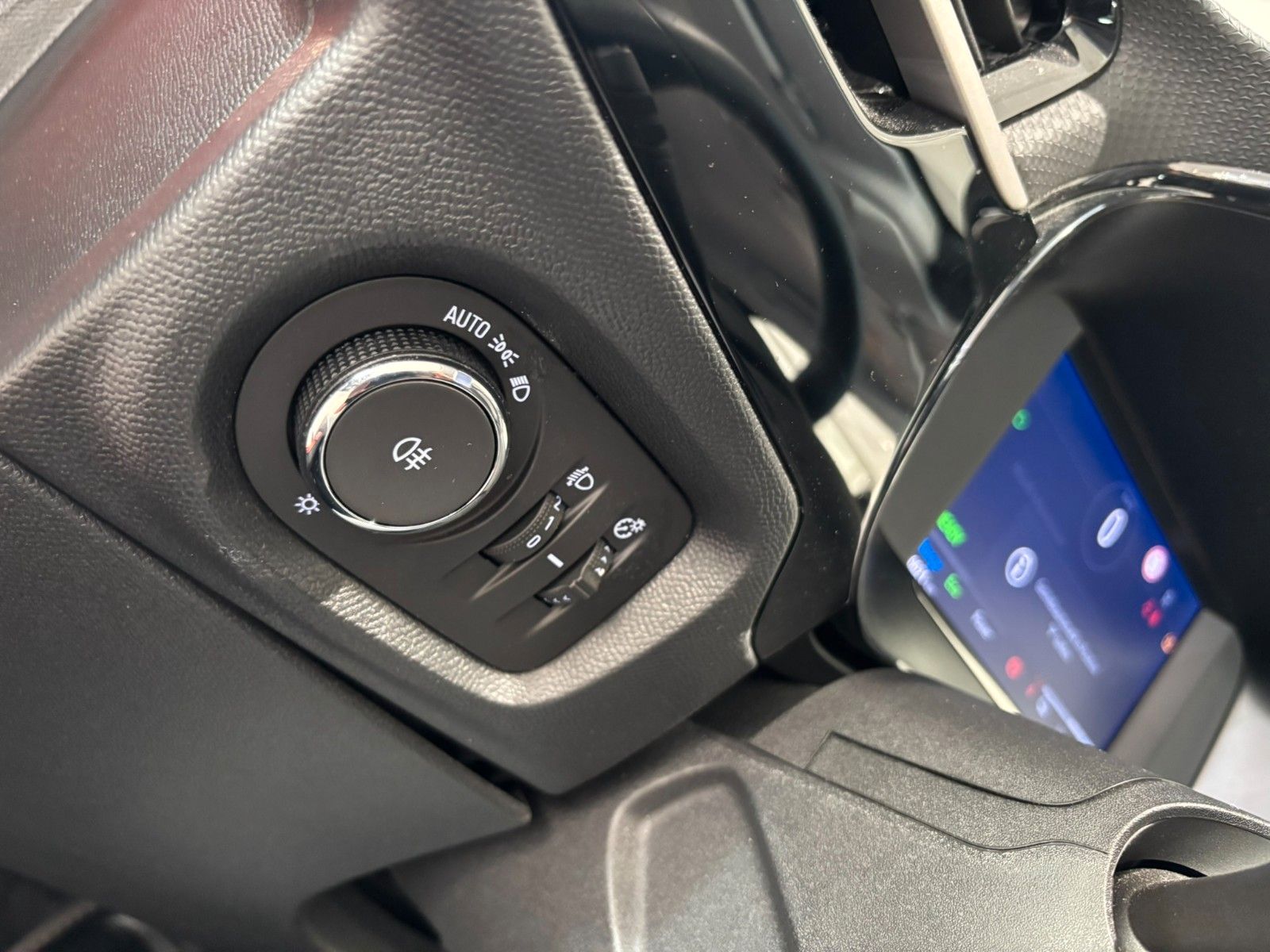 Fahrzeugabbildung Opel Corsa-e F EDITION 7KW NAVI/VIRT/SHZ/DAB/WÄRMEP.