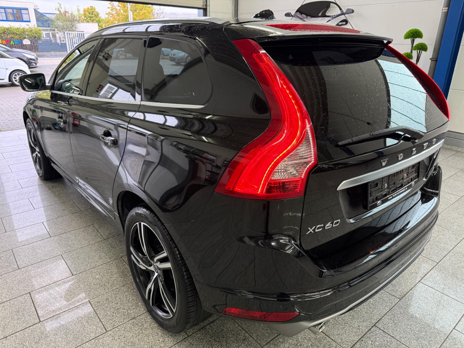 Volvo XC60 2.0 D4*MOMN*R-DSGN*2WD*ACC*PAN*CAM*BI-XN*AH