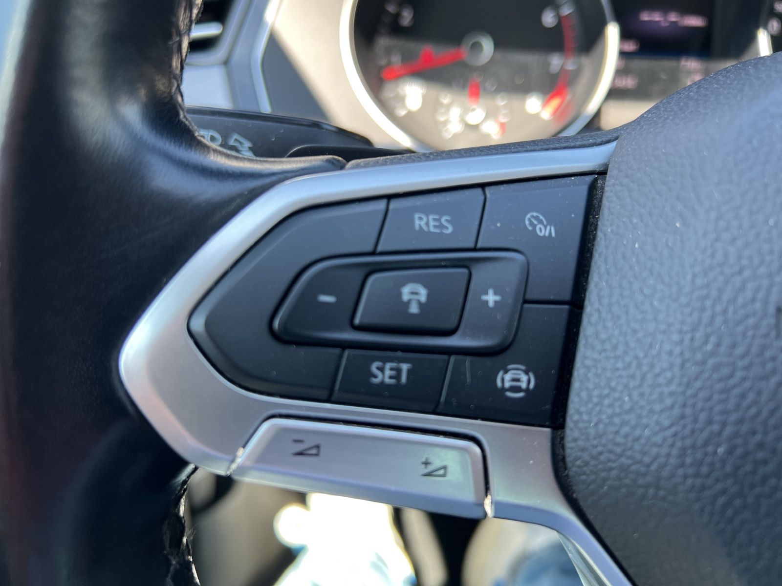 Fahrzeugabbildung Volkswagen Passat Variant Business TSI DSG LED ACC AHK PDC