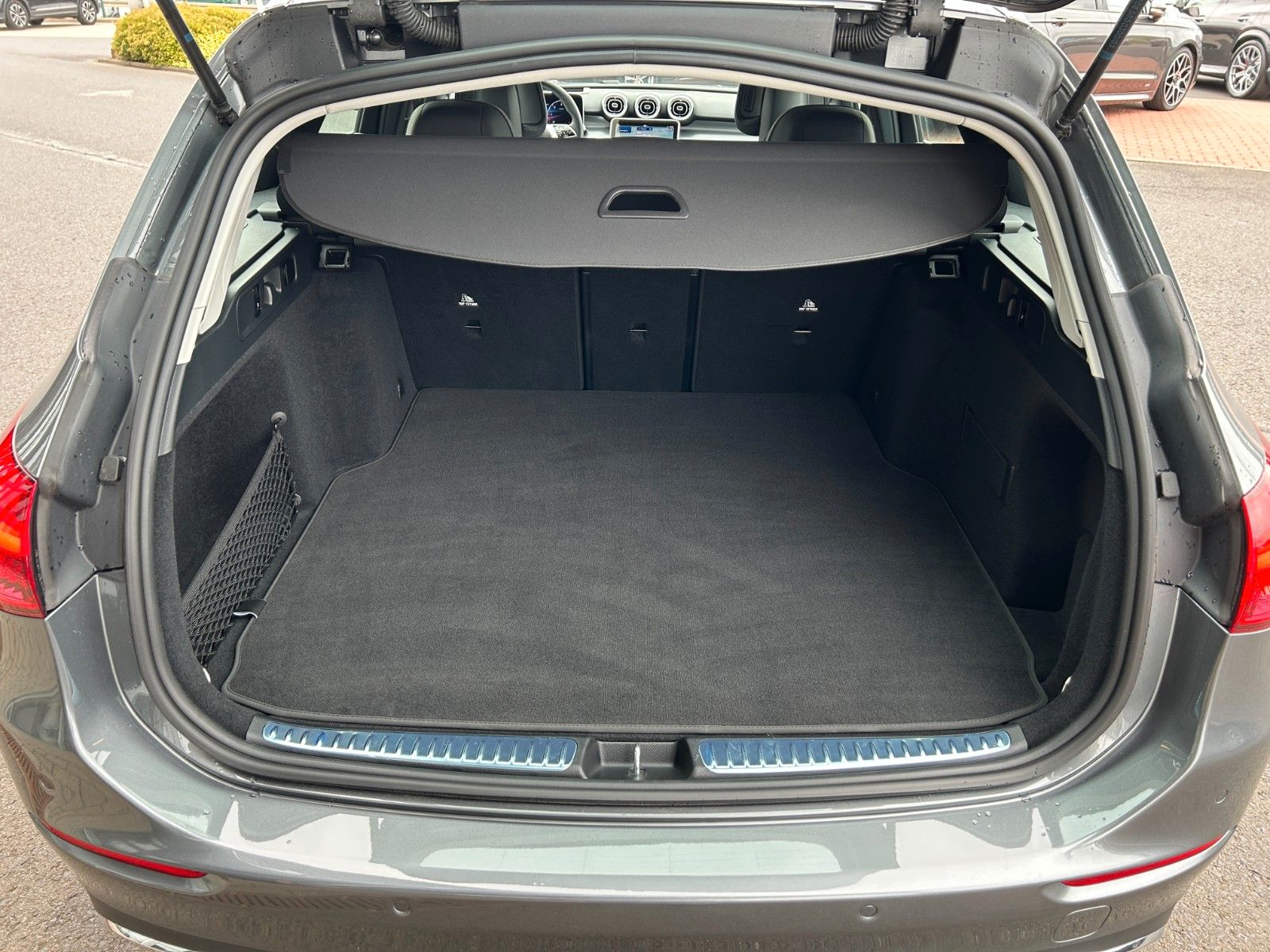 Fahrzeugabbildung Mercedes-Benz C 220 AVANTGARDE+DIS+HUD+360°+DAB+MEMORY+SPUR