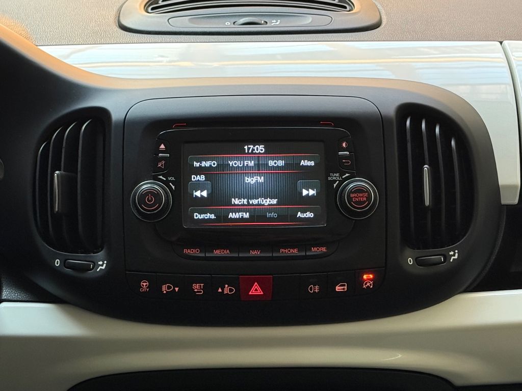 FIAT 500L|PDC|Klima|DAB|Navi|Tempomat|Bluetooth|AUX FIAT 500L|PDC|Klima|DAB|Navi|Tempomat|Bluetooth|AUX