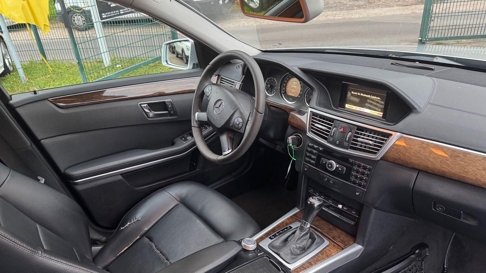 Mercedes-Benz E220 2010 — photo 11
