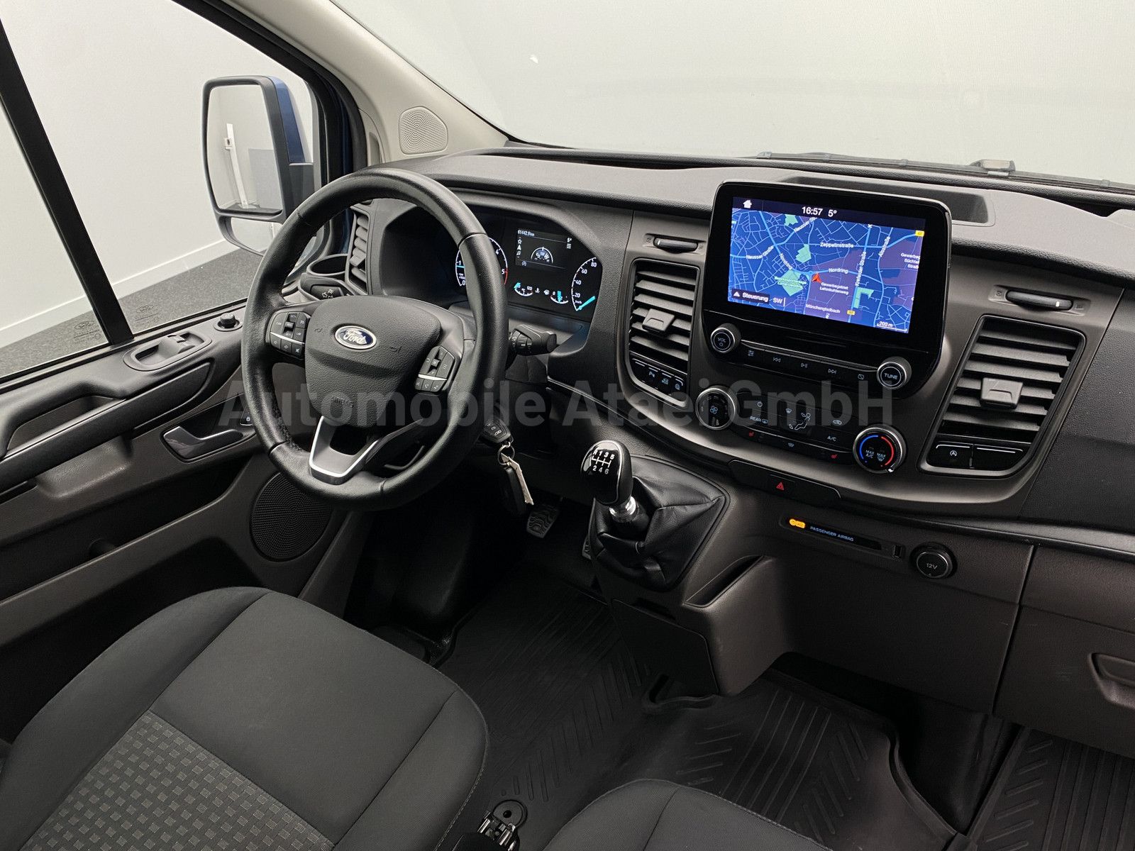 Fahrzeugabbildung Ford Transit Custom 340 L2H1 *9-Sitzer* NAVI 9809
