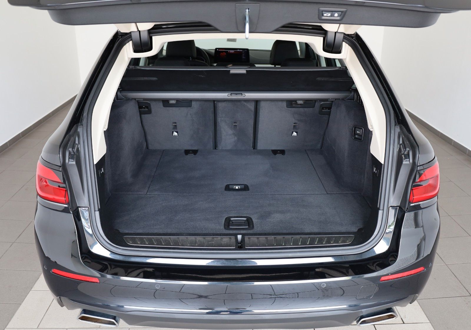 Fahrzeugabbildung BMW 530 d xDrive, Leder,Navi,LED,SH,HUD,Kamera