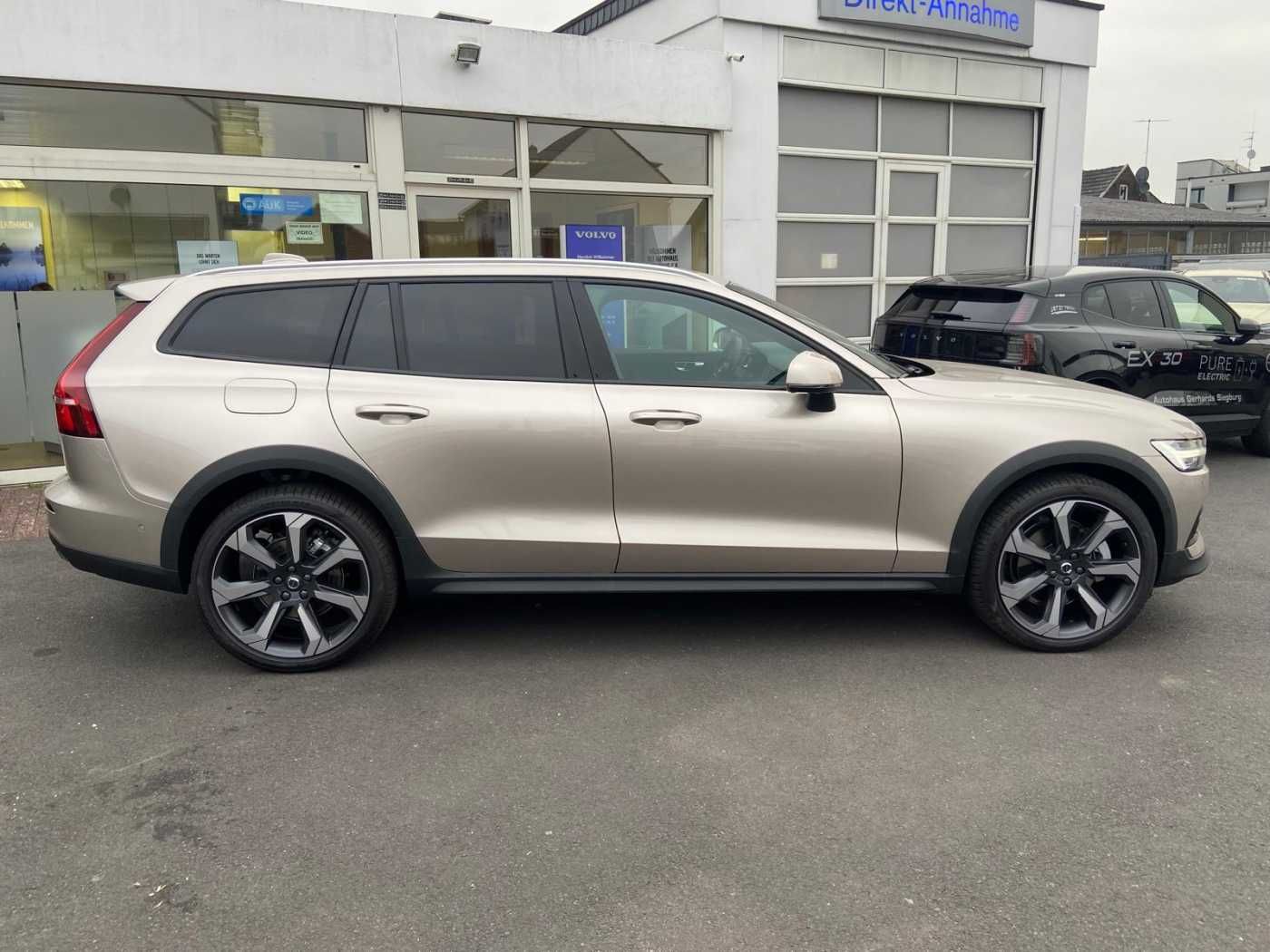 Volvo V60 CC B4 AWD Ultimate,Pano360°20''STH,HUD,SpSit foto 5