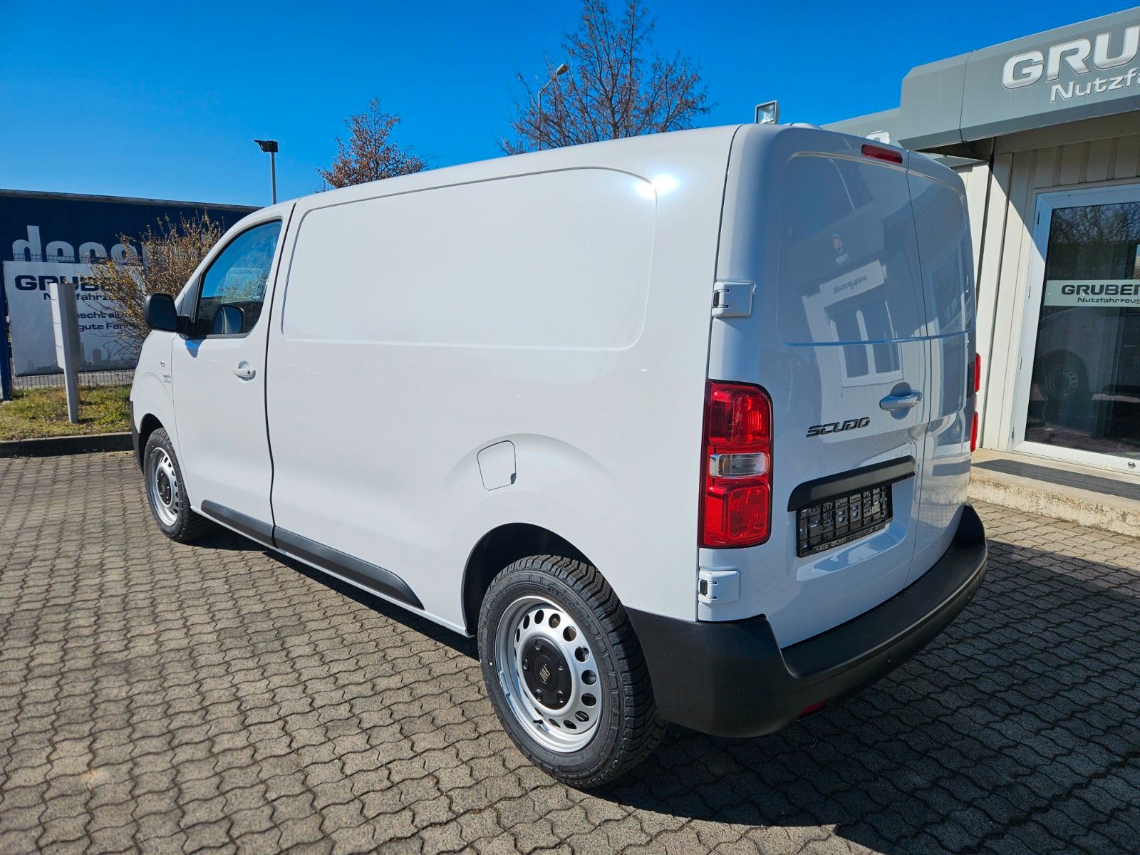 Fahrzeugabbildung Fiat Scudo Kastenwagen L2 145 PS/Worksite Paket