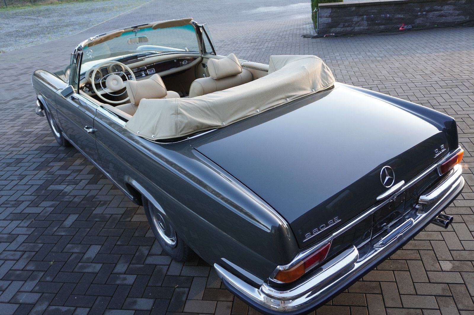 Fahrzeugabbildung Mercedes-Benz 280 SE 3,5 Cabriolet Conversion