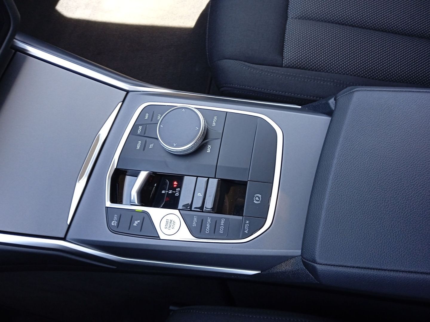 BMW 318 d Touring Aut. KAMERA+SHZG+KLIMA+DAB+TEMPOMA foto 19
