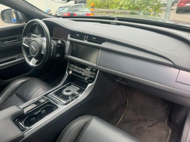 Fahrzeugabbildung Jaguar XF 20d 180PS R-Sport Sportbrake LEDER KAMERA