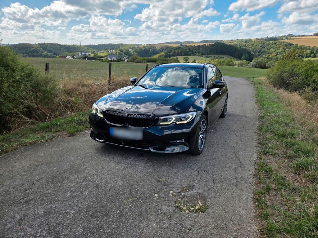 Image of BMW 320