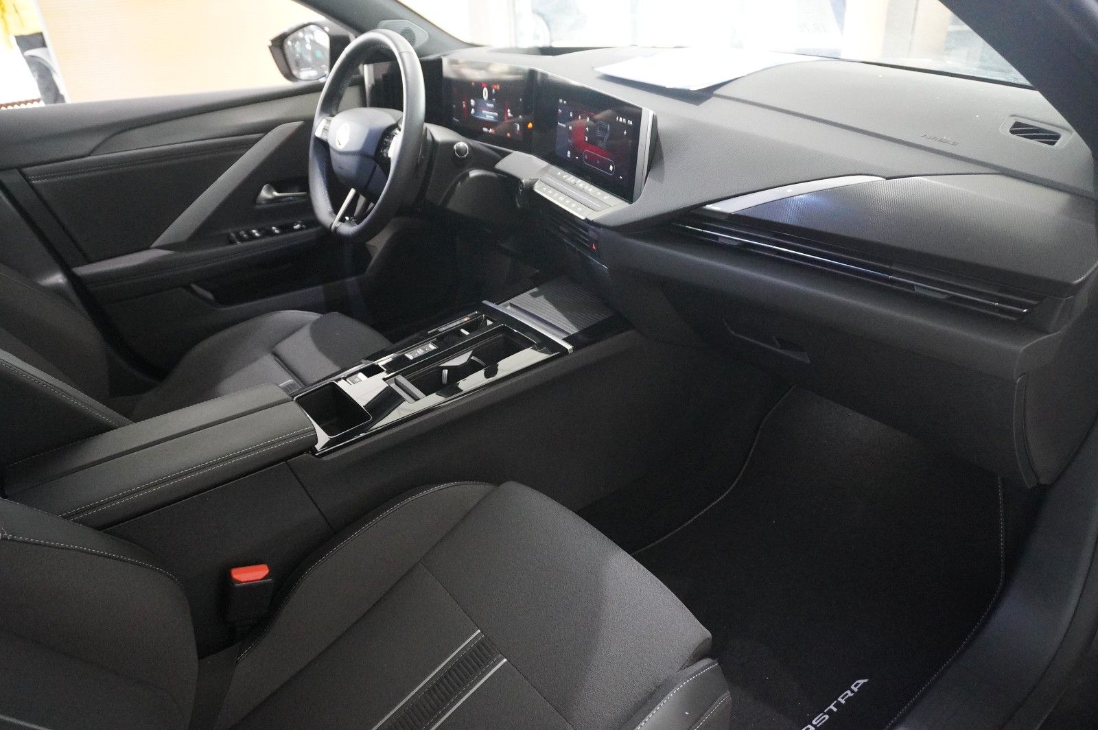 Fahrzeugabbildung Opel Astra L Lim. 1.2T GS LINE NAVI/LED/360°/HUD/DAB+
