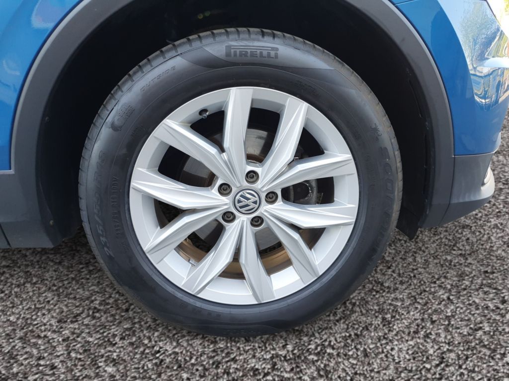 Fahrzeugabbildung Volkswagen Tiguan 1.4 TSI 4M Highline AHZV,Navi,LED,ACC,SH
