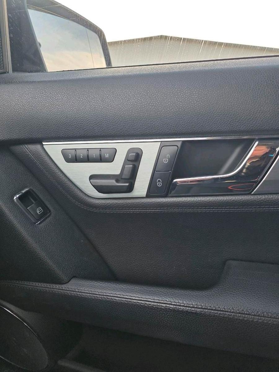 Mercedes-Benz 220 2009 — photo 8