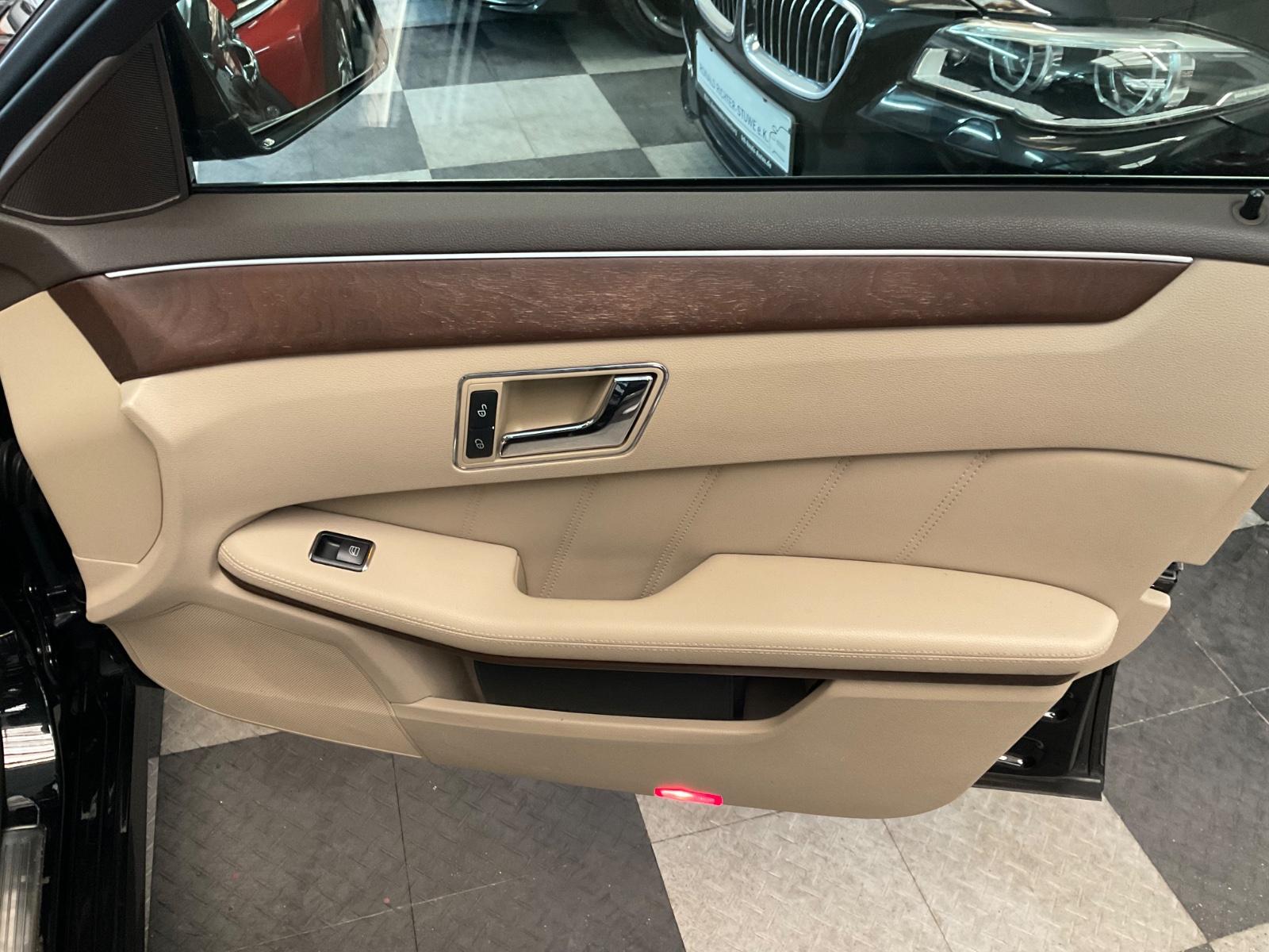 Mercedes-Benz E220 2011 — photo 21