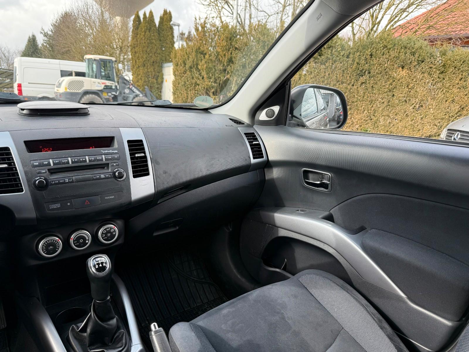 Mitsubishi Outlander 2.4-Allrad-Klima-7 Sitze-PDC-Tüv 07/28