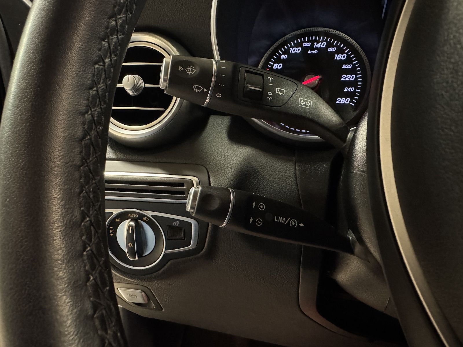Fahrzeugabbildung Mercedes-Benz GLC 250 4Matic /LED/Navi/CAM/Spur/Ahk
