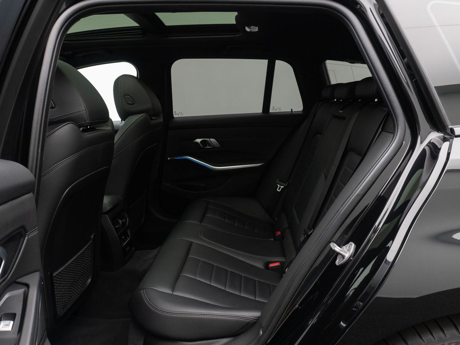 Fahrzeugabbildung BMW 330e M Sport Kamera DAB HiFi Laser Panorama HUD