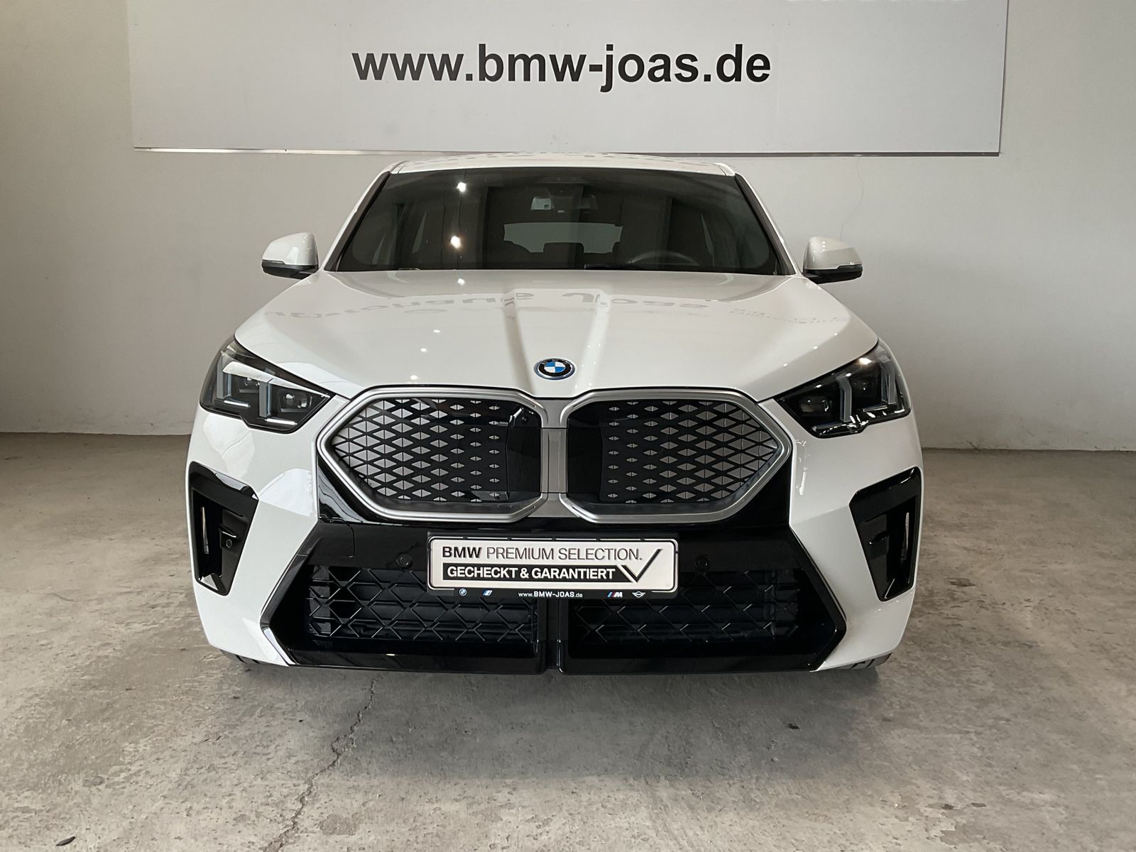 Fahrzeugabbildung BMW iX2 xDrive30 |M Sportpaket |Aktivsitz |19 M LMR