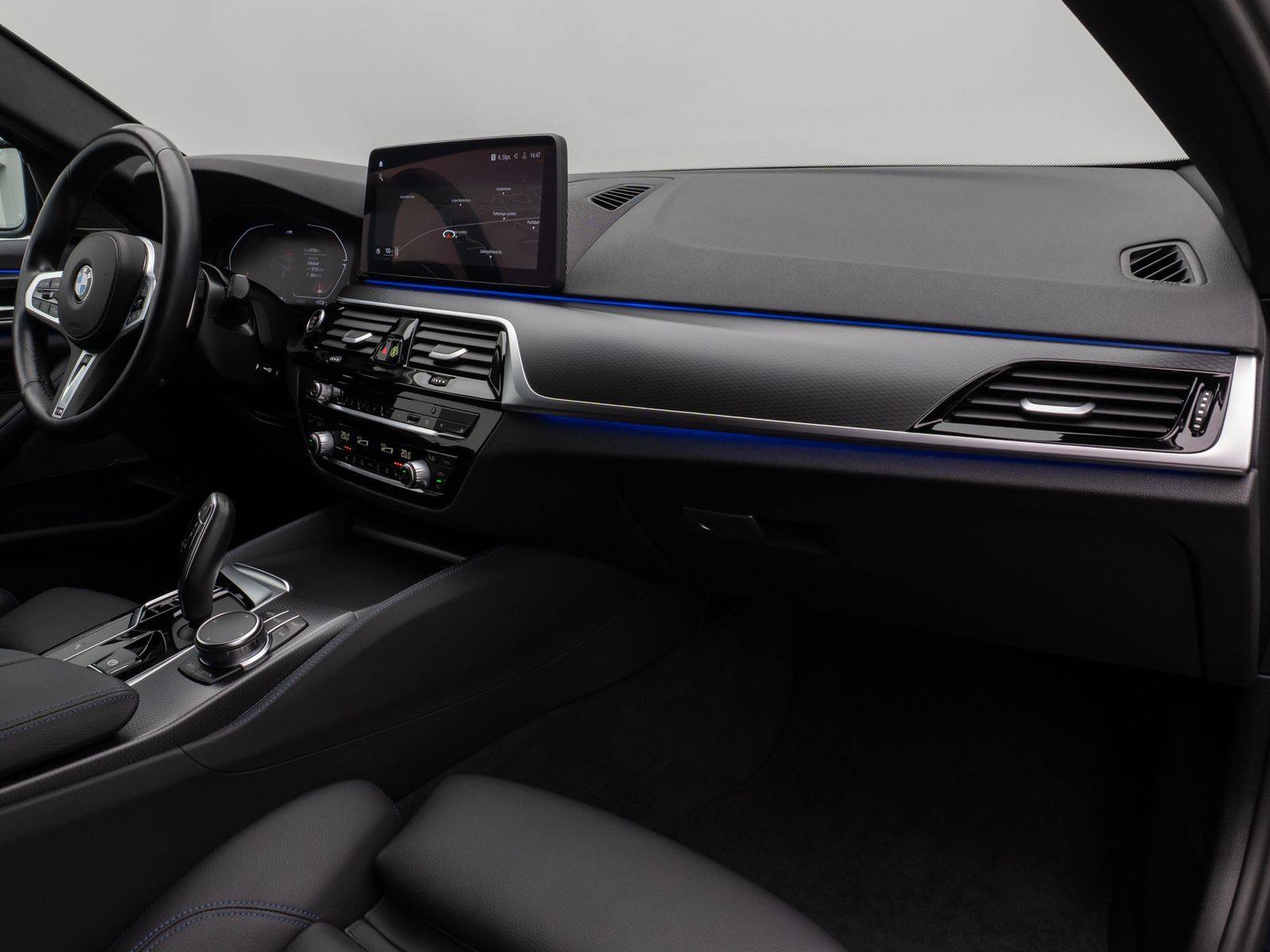 Fahrzeugabbildung BMW 530d xD M Sport Kamera HUD DAB H/K Komfort Alarm