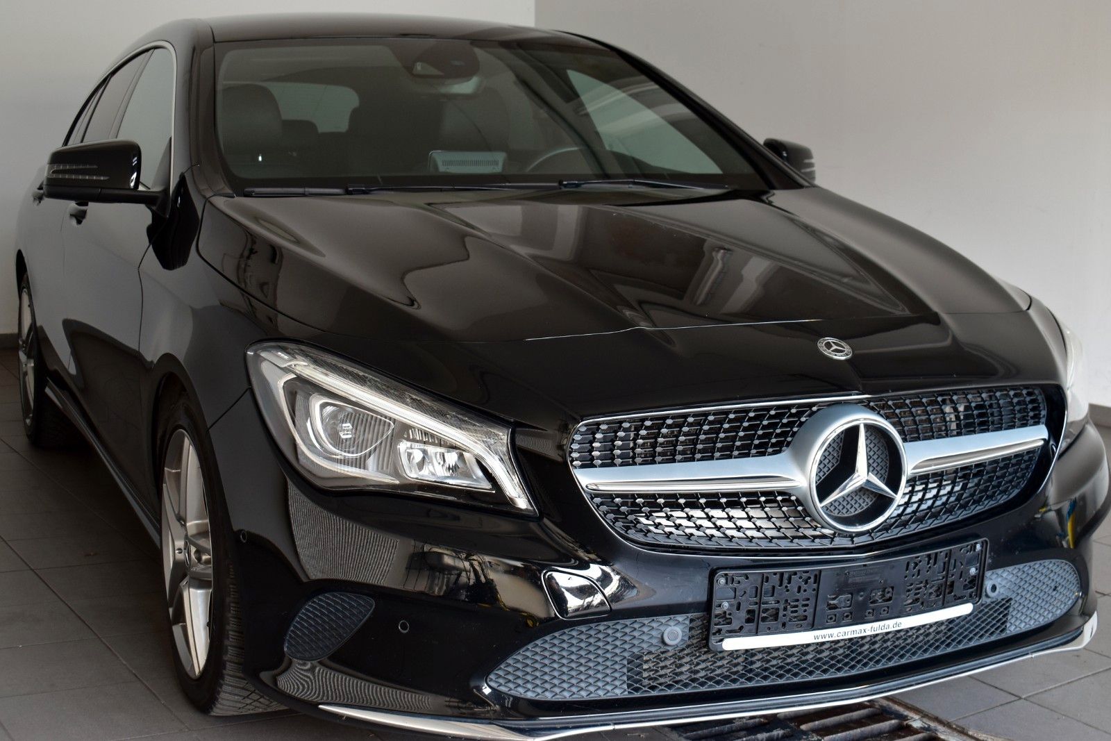 Fahrzeugabbildung Mercedes-Benz CLA 180 SB, Urban Leder,Navi,LED,8fach bereift!