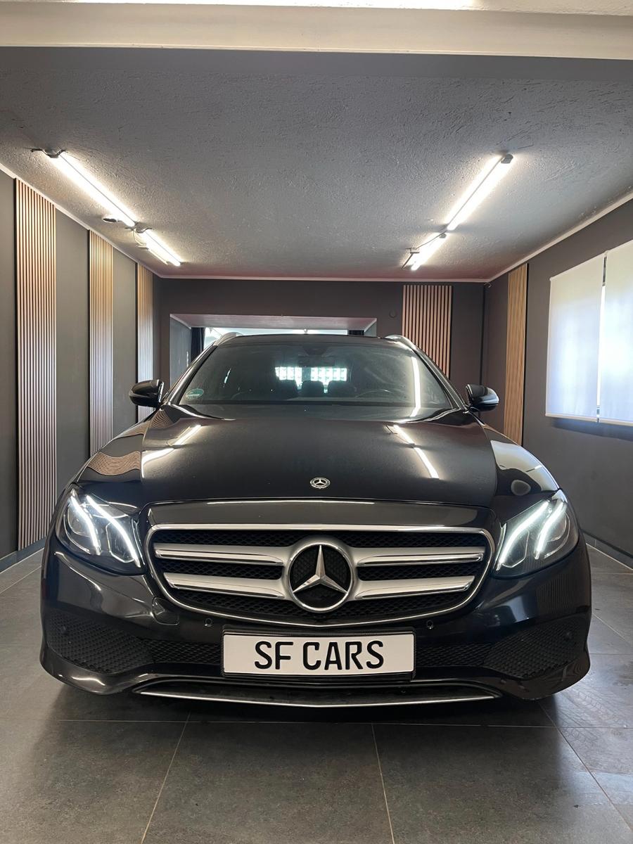 Mercedes-Benz E200 4Matic *Leder*Schiebedach*Temp*LED