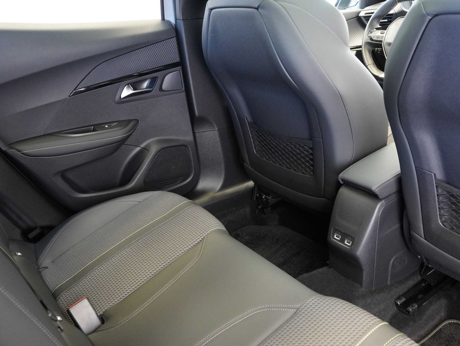 Fahrzeugabbildung Peugeot 2008 e- GT 11KW/LED/NAVI/360°/PANORAMA/SOH