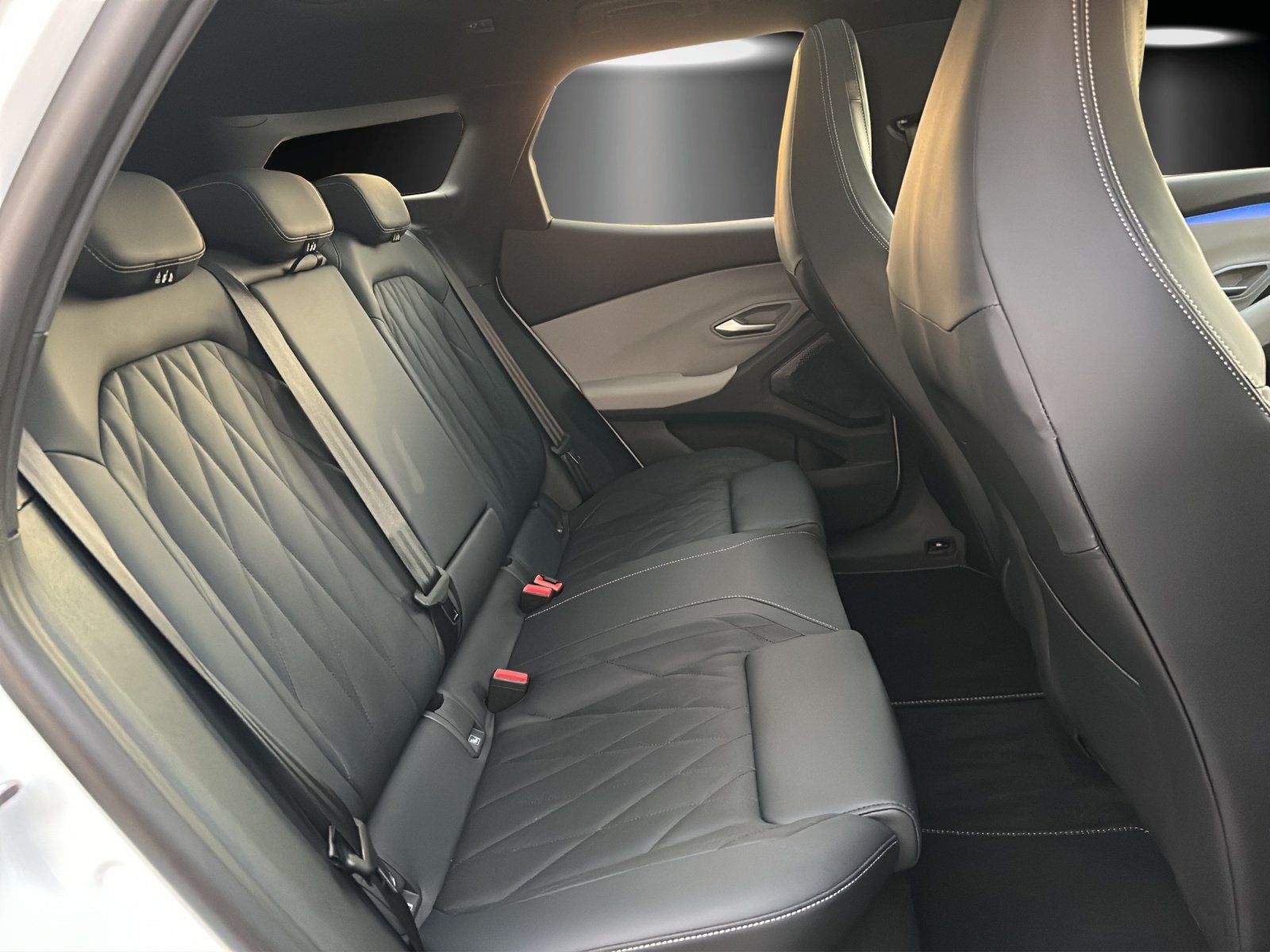 Fahrzeugabbildung Ford Explorer Premium AWD Aut./LED/ACC/360°/AHK/PANO/