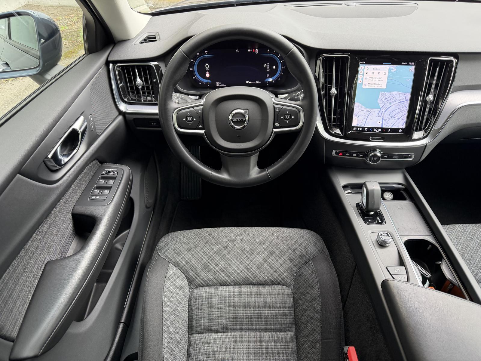 Volvo V60 Essential LED Virtual-Cockpit Rü-Kamera 