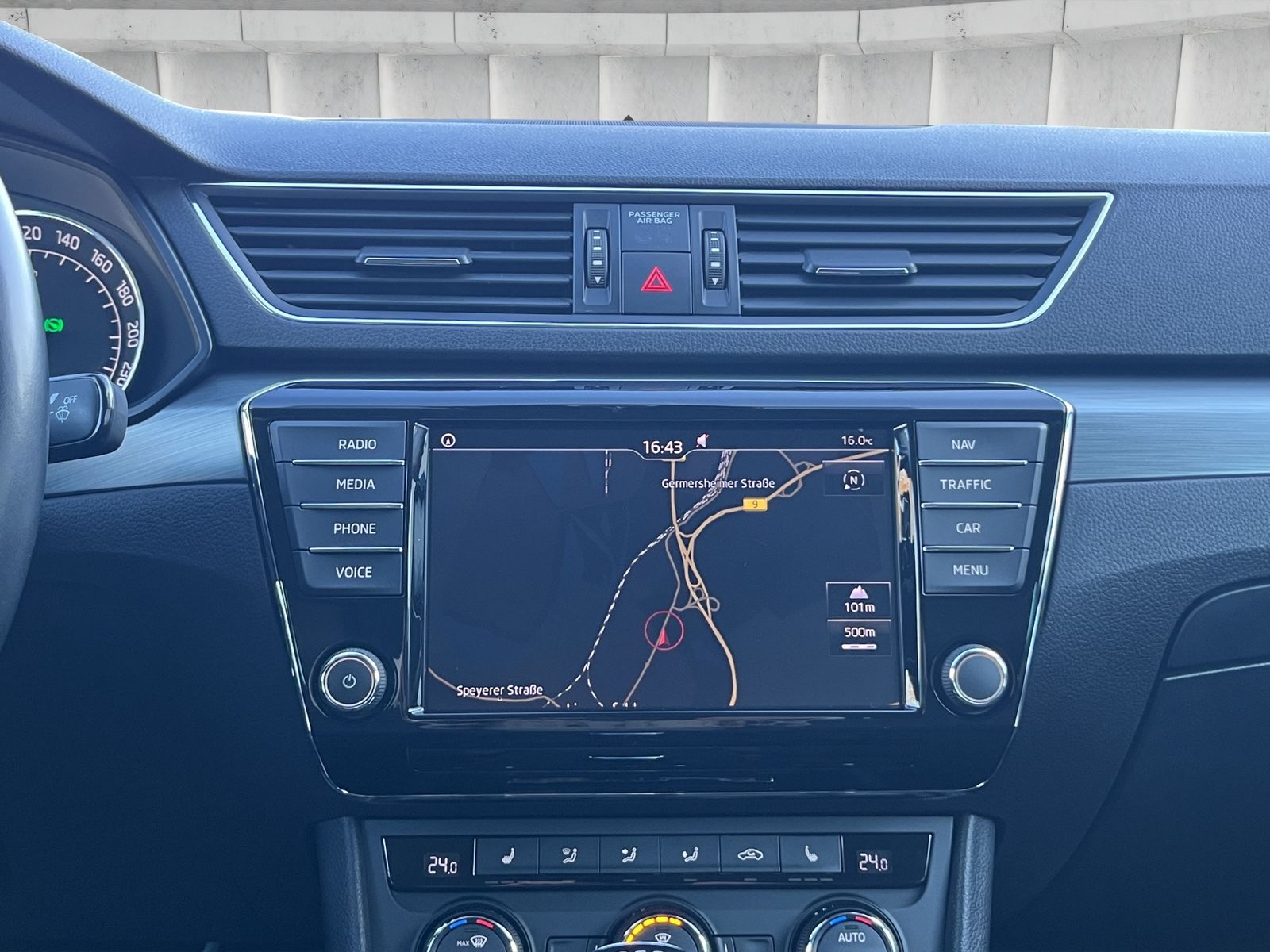 Fahrzeugabbildung SKODA Superb 2.0 TDI*DSG*SHZ*PDC*AHK*Navi*Leder*