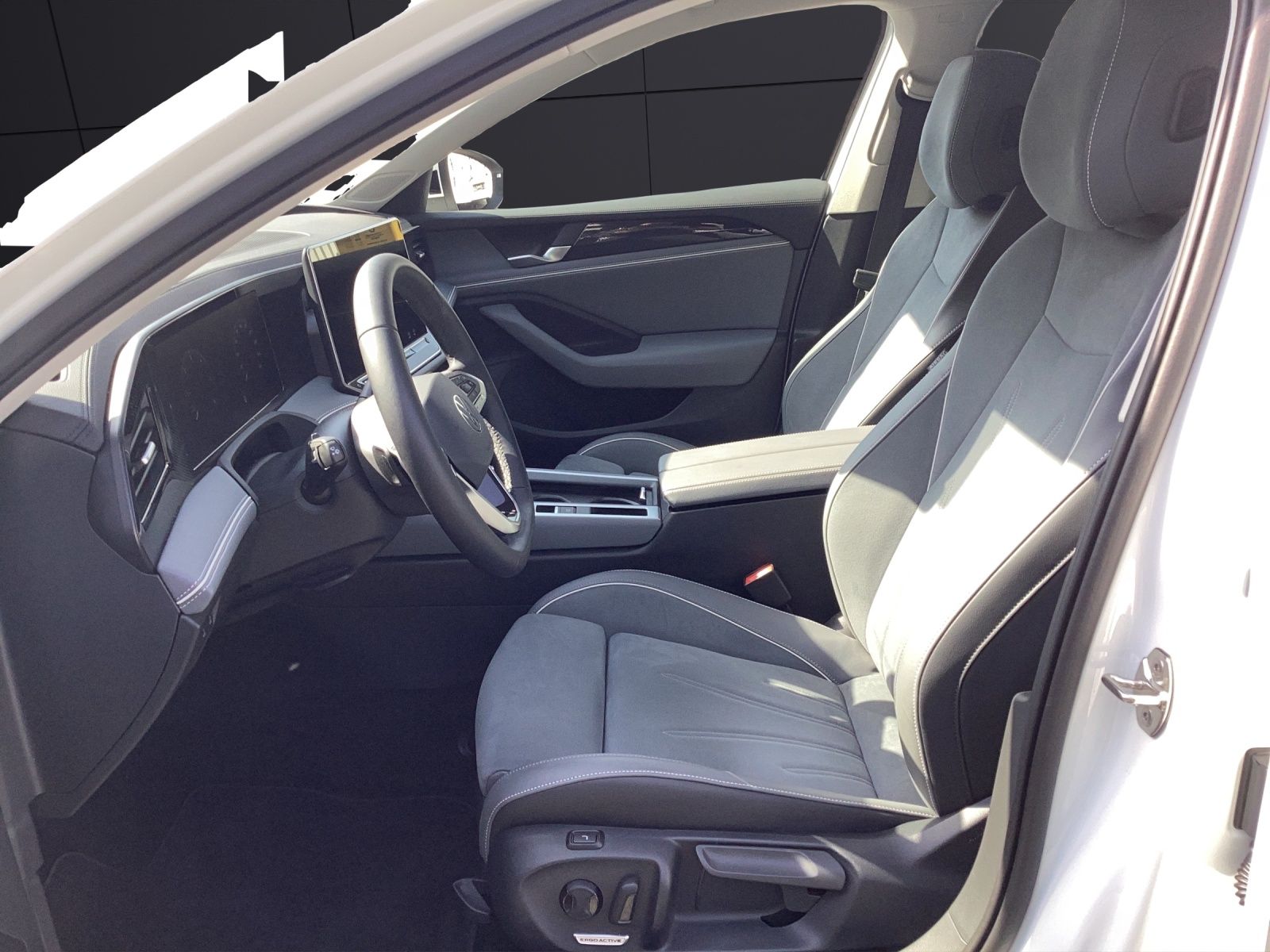 Fahrzeugabbildung Volkswagen Passat TDI Elegance DSG LED ACC AHK NAVI TRAILER