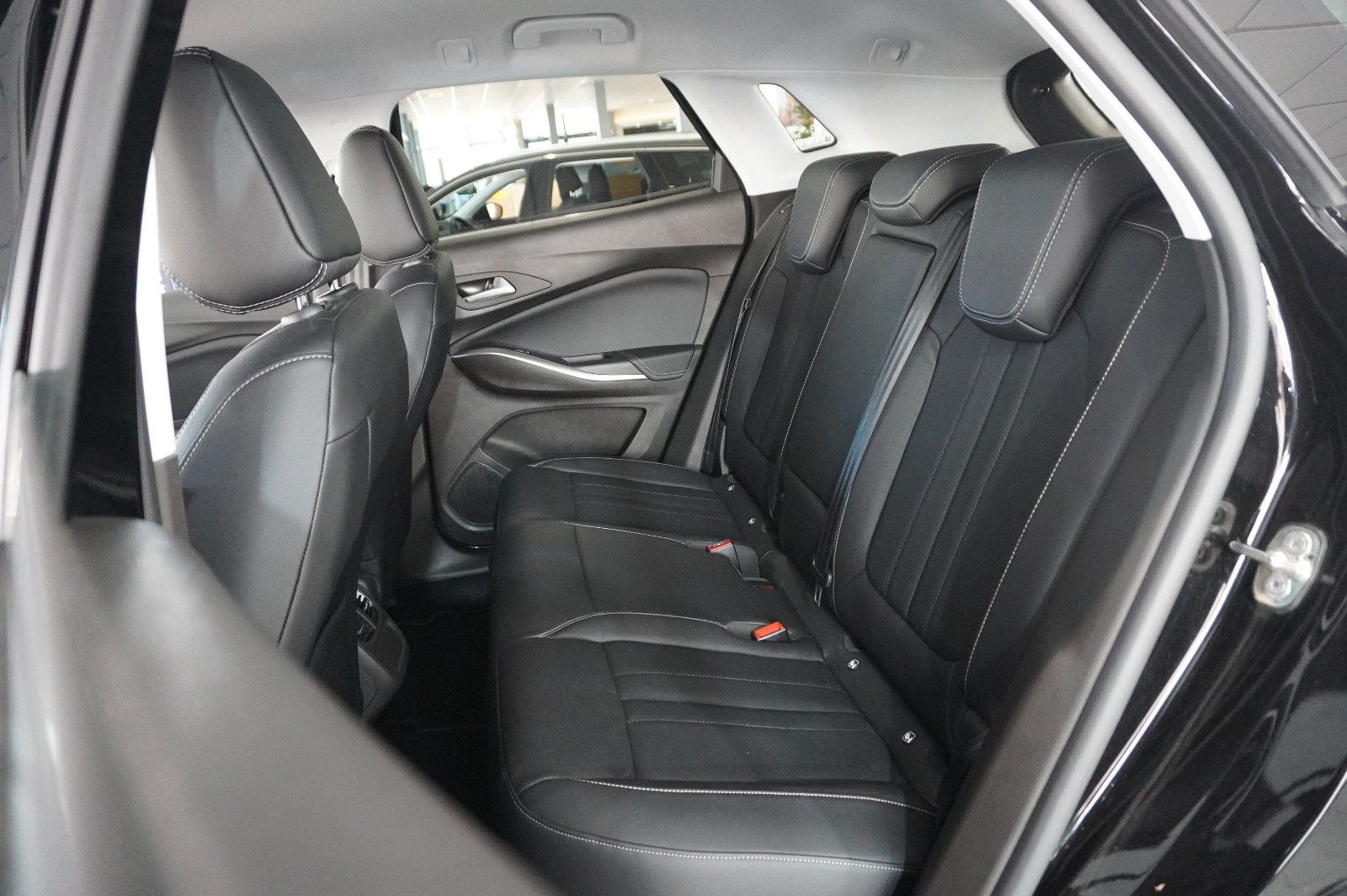 Fahrzeugabbildung Opel Grandland (X) 1.6T GSe HYBRID 4X4 NAVI/LED/SPORT