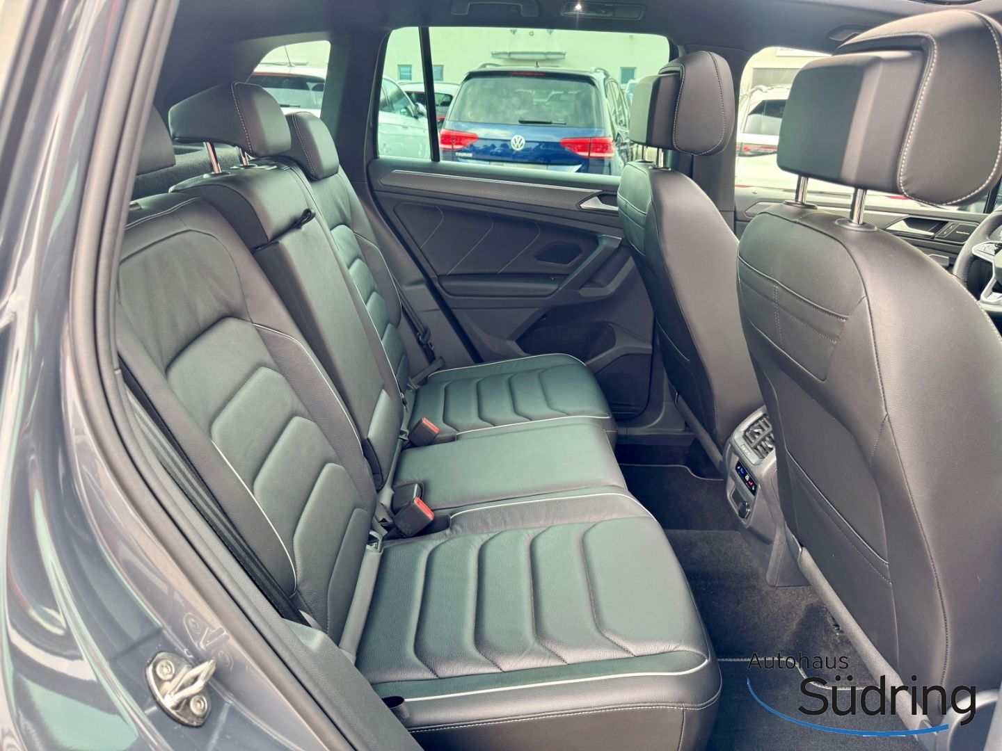 Tiguan 2,0 TDI R-Line DSG HUD StandHZG AHK Pano
