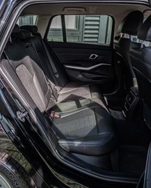 Fahrzeugabbildung BMW 320d xDrive Touring Steptronic xDrive|HEADUP|SH