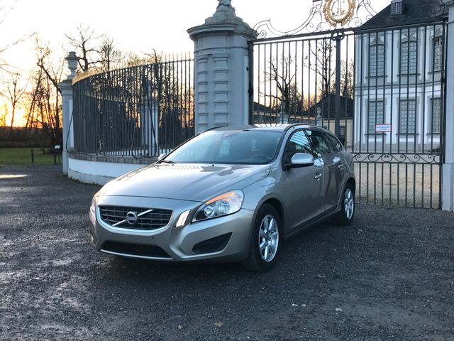 Volvo V60  NAVI  WARTUNG VOLL VOLVO