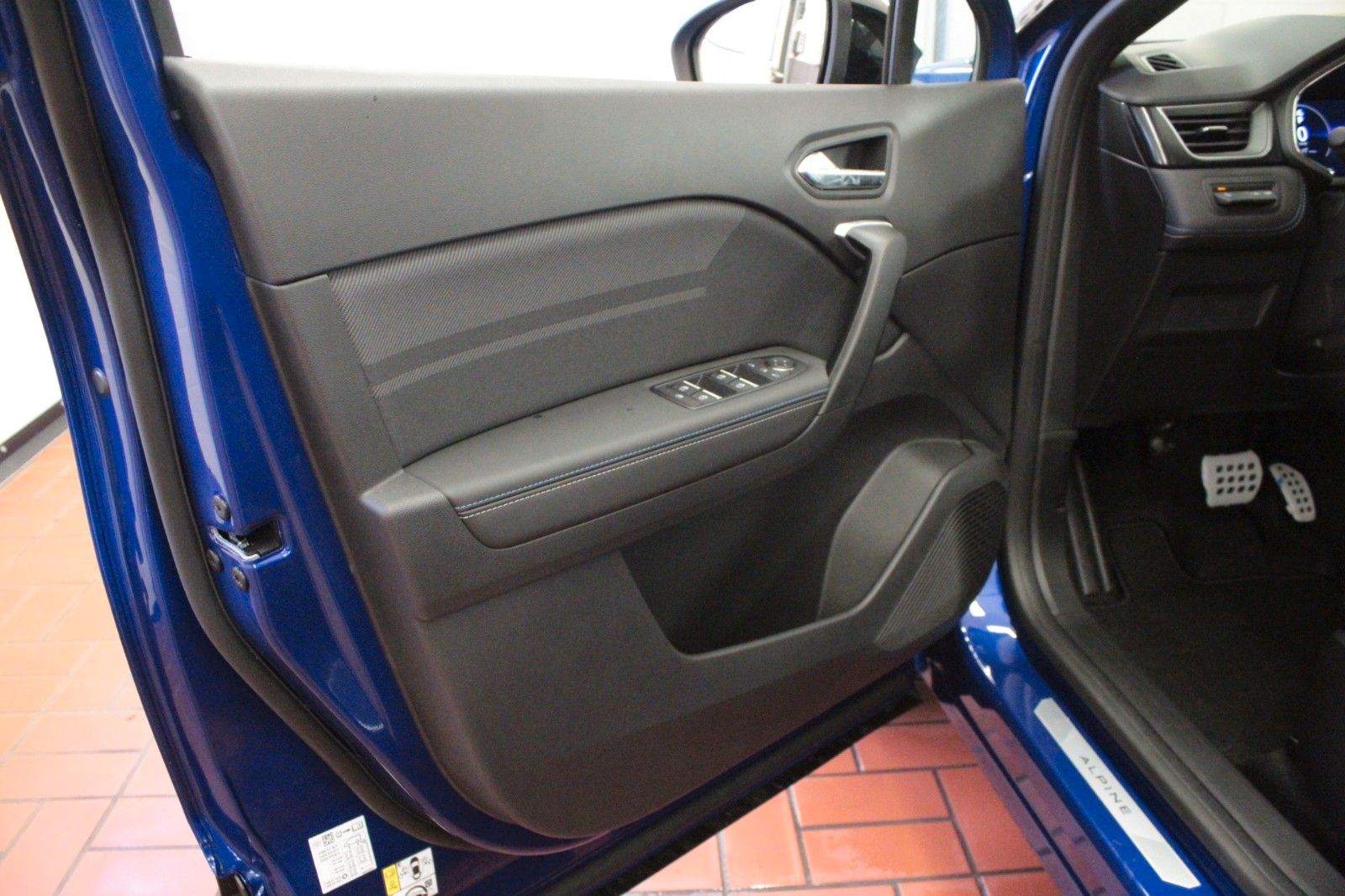 Fahrzeugabbildung Renault Captur Mild Hybrid 160 EDC Esprit Alpine