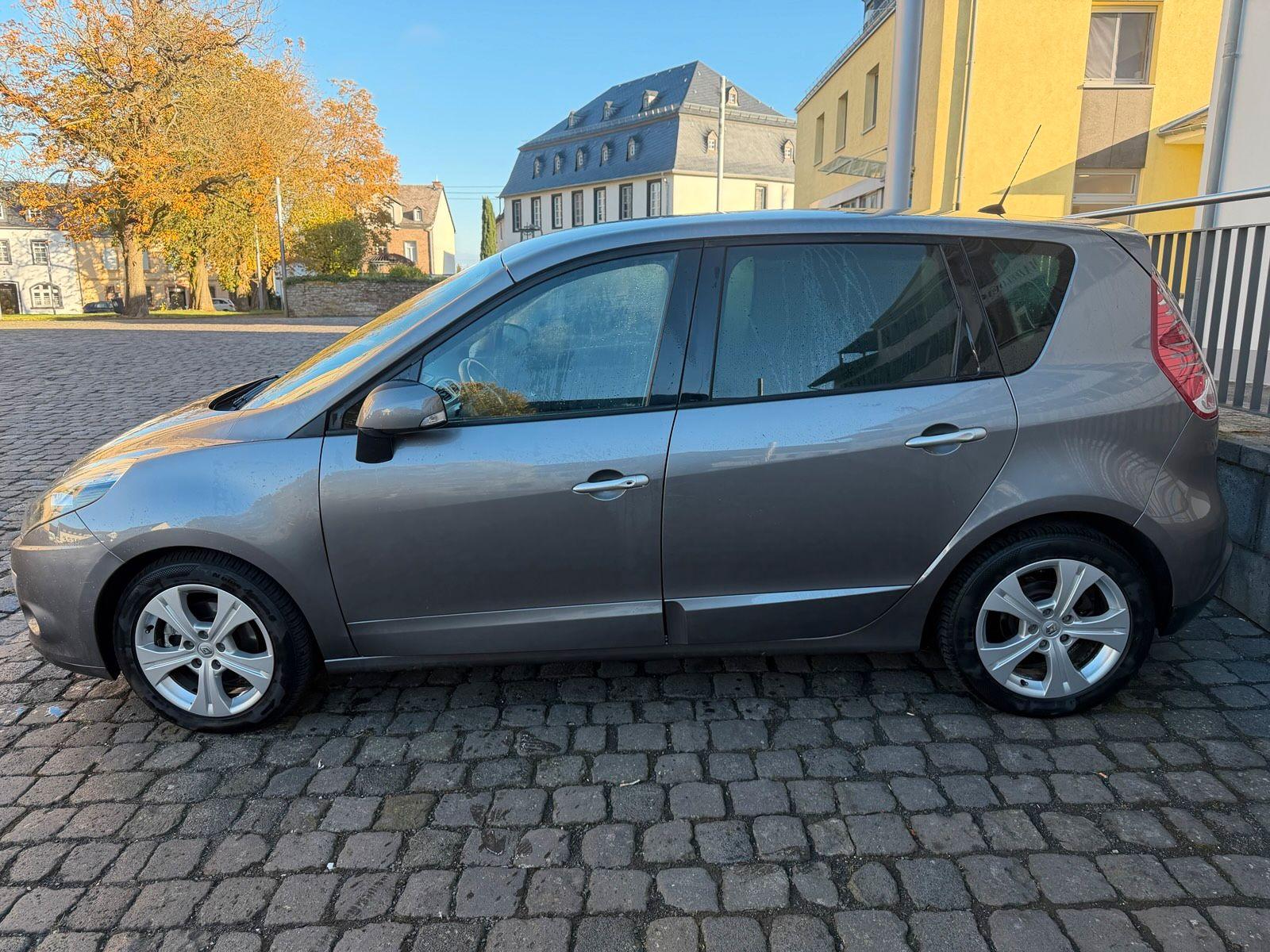 Renault Megane 2011 — engine 131 HP (96kW)