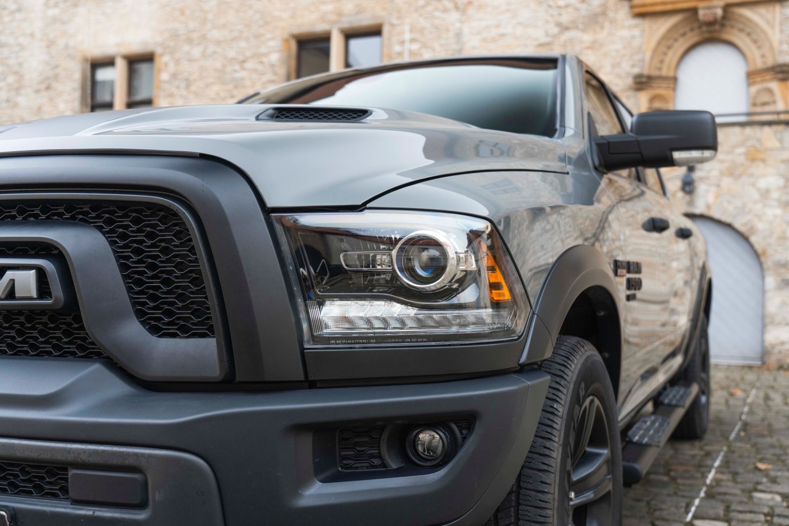 Fahrzeugabbildung Dodge RAM 1500 Classic 5,7L LPG AHK LED NAV KAM ALPINE