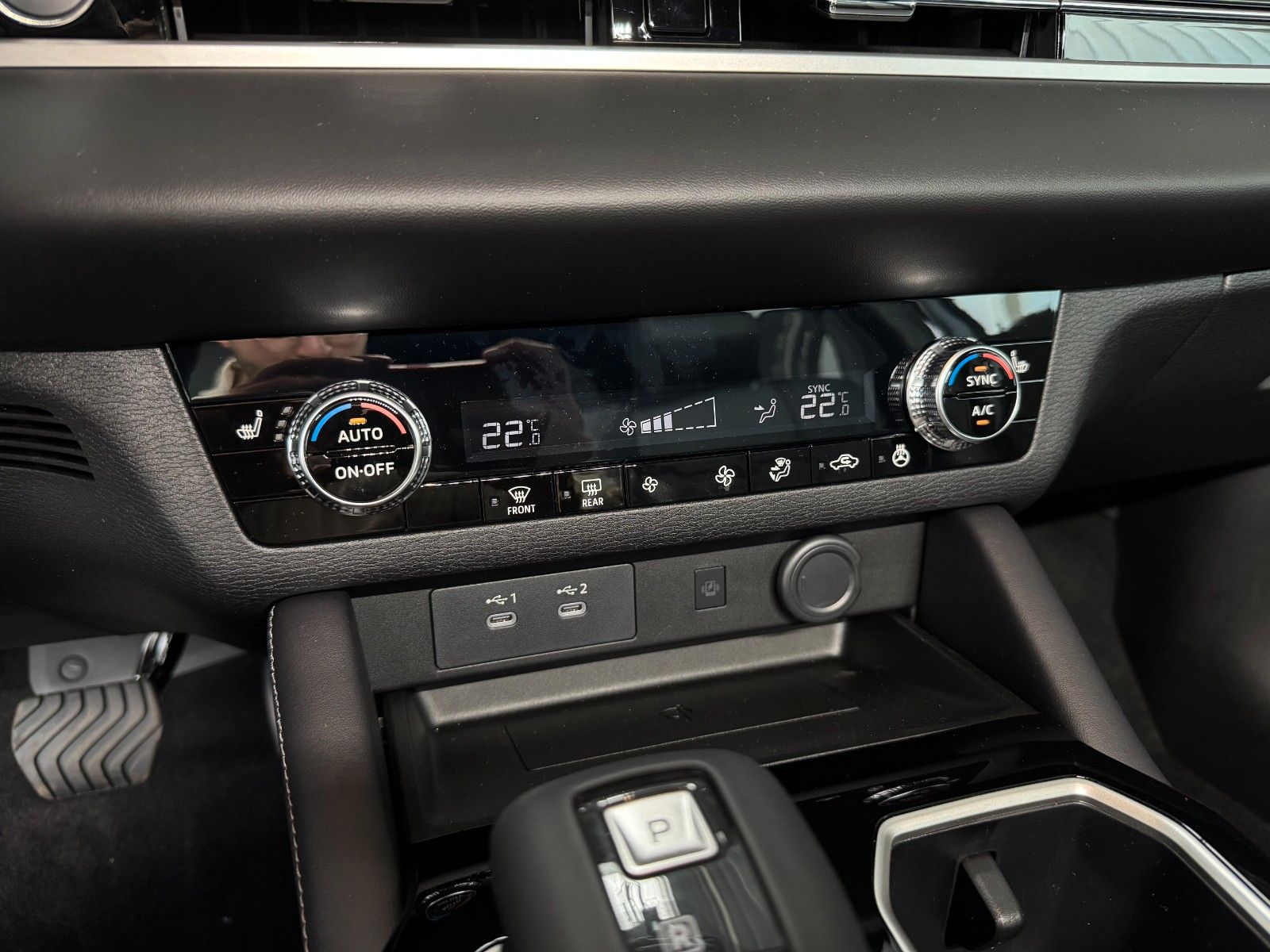 Fahrzeugabbildung Mitsubishi Outlander 2.4 PHEV 4WD Select