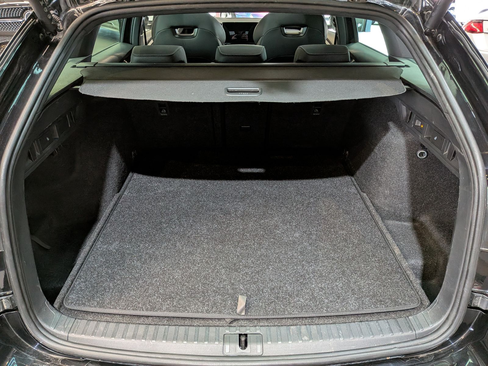 Fahrzeugabbildung SKODA Octavia 1.5 TSI Sportline MATRIX PANO AHK 5J-Gar