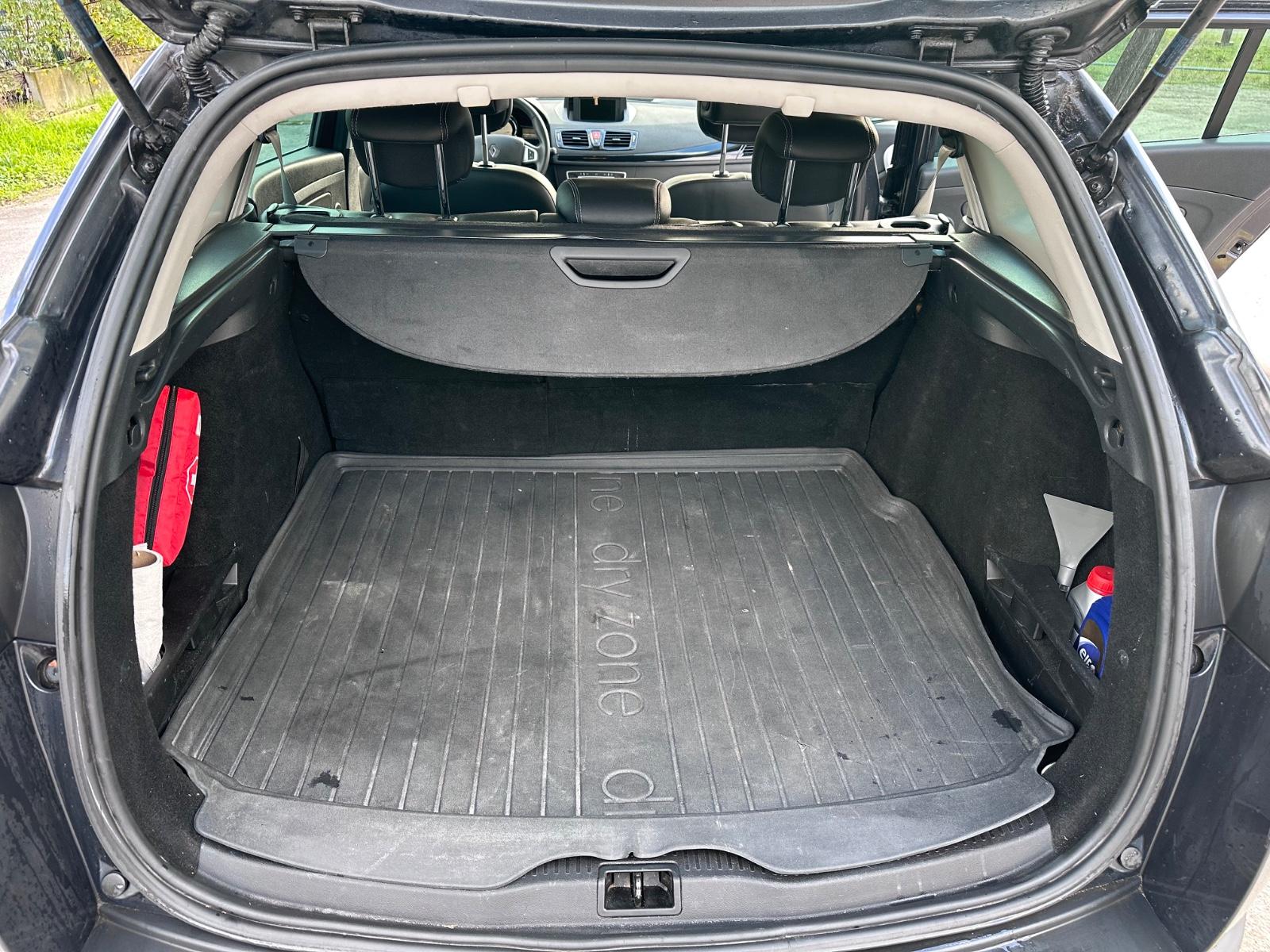 Renault Megane 2011 — photo 11