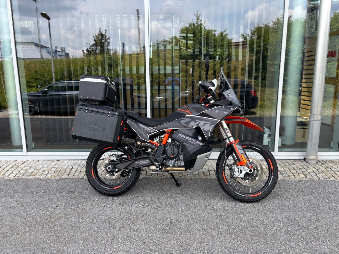 Fahrzeugabbildung KTM 890 Adventure R Techpack, Akra, Topcase, Griffhe
